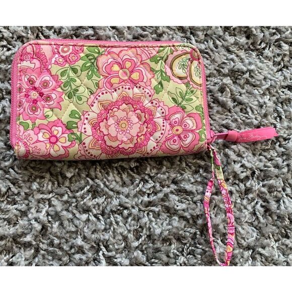 VERA BRADLEY Zip Around PETAL PINK Wallet Wristlet QUILTED - Picture 1 of 4